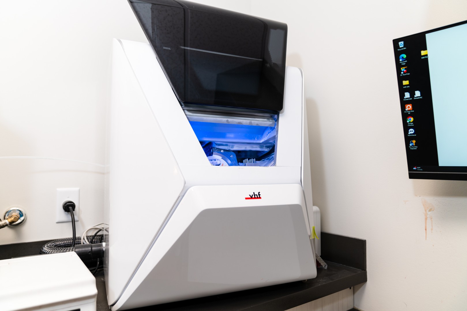 Custom Prostheis Milling Machine In Lab